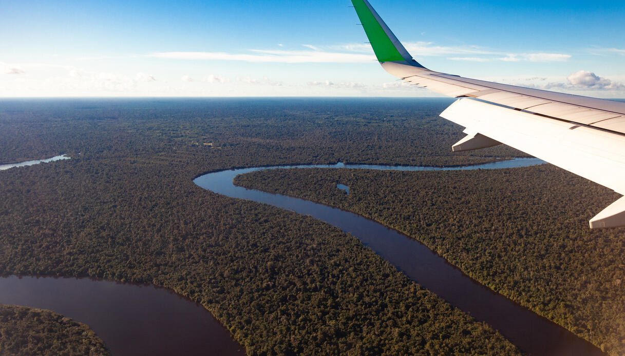 Quando gli assistenti di volo imparavano a sopravvivere nella foresta amazzonica
