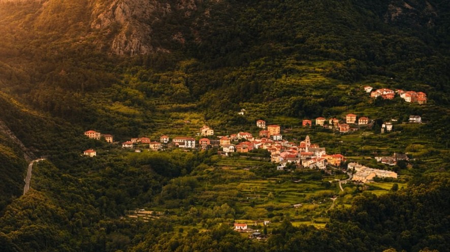 Oltre la cartolina del Tigullio: Bargone e la Liguria che non ti aspetti