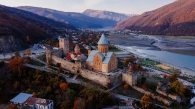 Alla scoperta del castello di Ananuri, il maniero infestato della Georgia che custodisce un mistero