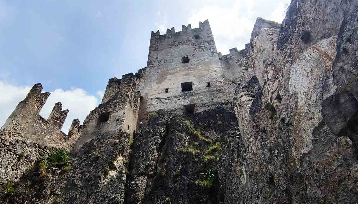 castello-salorno-interno