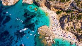 Cinque Vele 2026: la guida di Legambiente e TCI al mare più bello e sostenibile d’Italia