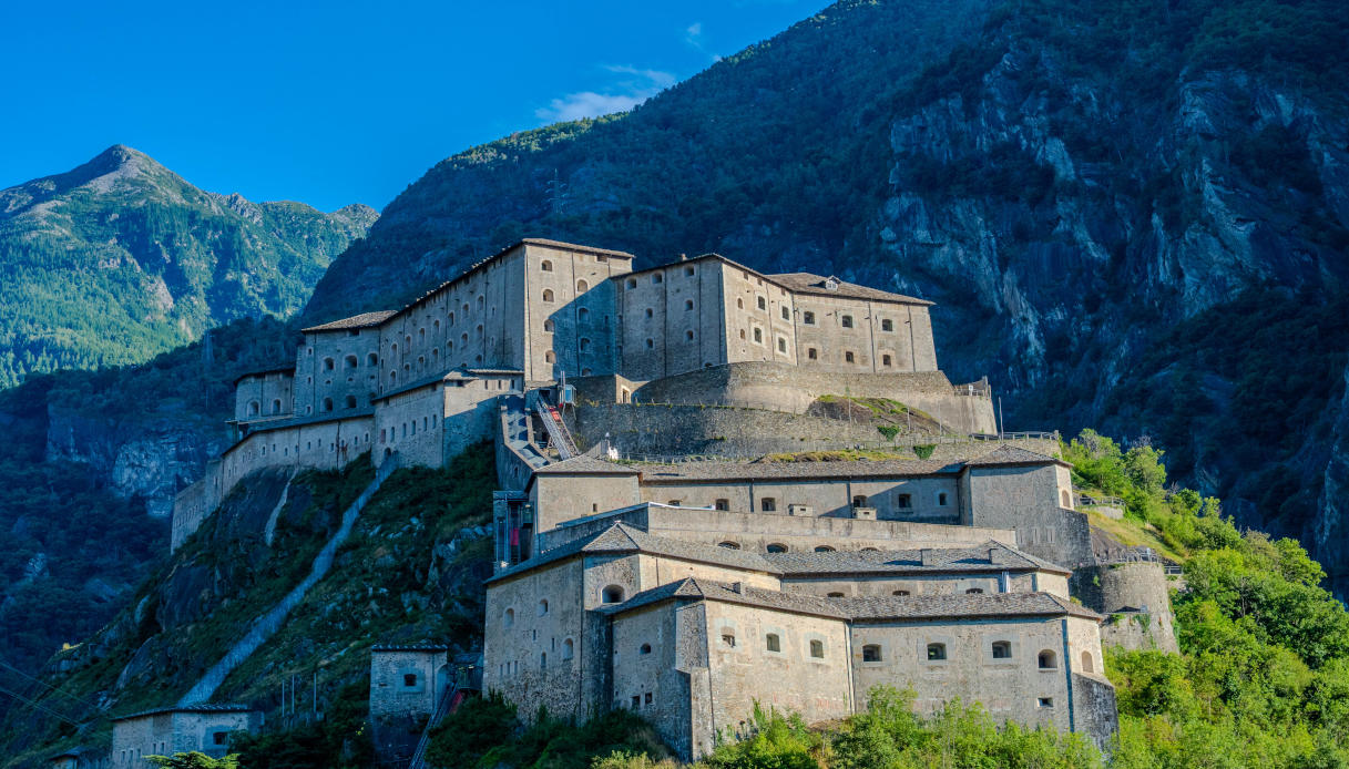 Dormire al Forte di Bard: un’esperienza di viaggio totale tra gli spazi della guarnigione