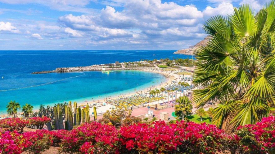 Dove viaggiare d’estate: le mete Vueling che valgono (davvero) il caldo