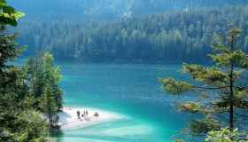Lo spettacolare lago di Tovel torna accessibile: come raggiungere la perla della Val di Non