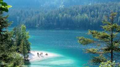 Lo spettacolare lago di Tovel torna accessibile: come raggiungere la perla della Val di Non