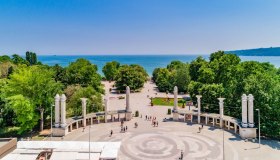Il treno da prendere quest’estate porta in una meta meno turistica (e decisamente poco affollata)