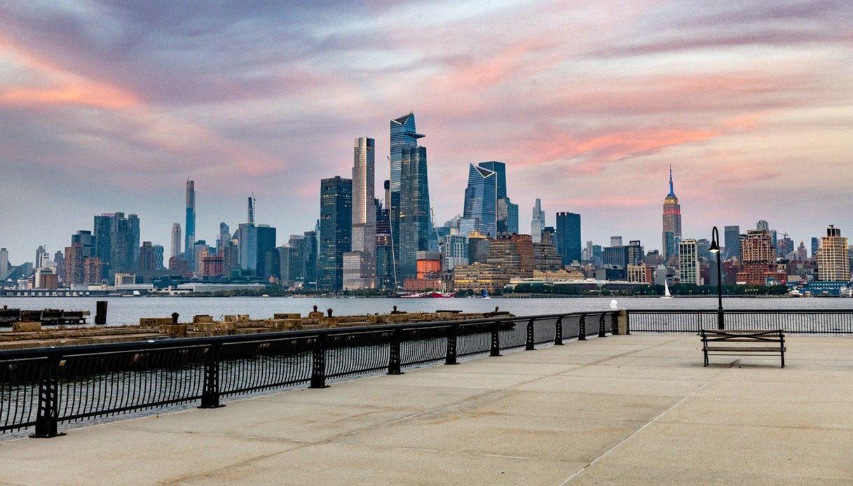 Molte vedute panoramiche nella rom-com "Office Romance" sono state riprese da Hoboken