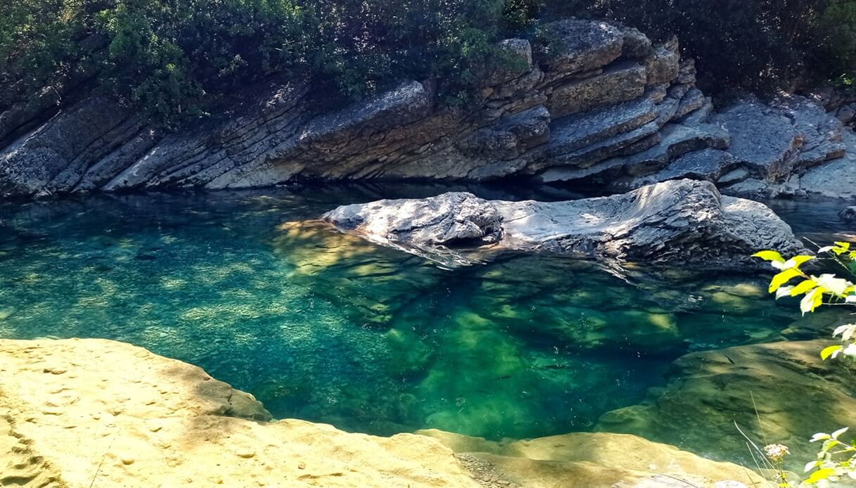 fiume piscine naturali wild swimming italia estate