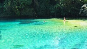 Wild swimming in Italia, i fiumi e le piscine naturali più belle dove nuotare d’estate