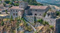 Torna a splendere la spettacolare Scala della Rocca nel borgo medievale di Verucchio