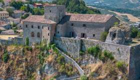 Torna a splendere la spettacolare Scala della Rocca nel borgo medievale di Verucchio