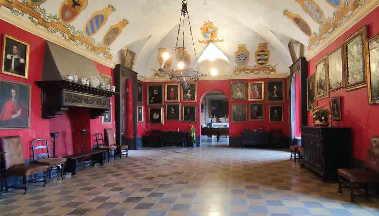sala-ritratti-castello-monticello-alba