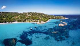 Spiaggia di Santa Giulia in Corsica, la laguna dai colori caraibici nel cuore del Mediterraneo