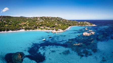 Spiaggia di Santa Giulia in Corsica, la laguna dai colori caraibici nel cuore del Mediterraneo
