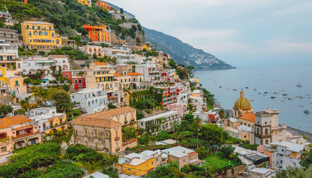 C'è anche la Penisola Sorrentina tra i luoghi dov'è stata girata la serie Netflix "Storia della mia famiglia"