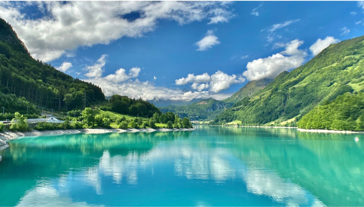 Acque del Lago di Lungern, Svizzera