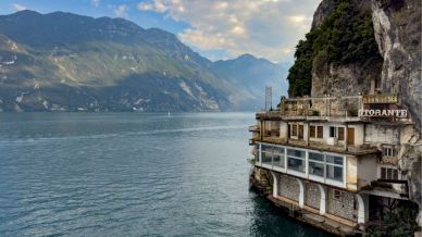 Addio a un’icona del Lago di Garda, al suo posto passerà la ciclovia: era la “Casa della Trota”