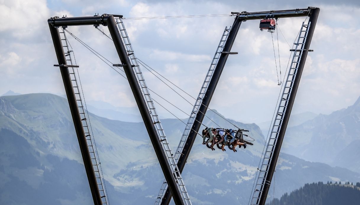 Dettaglio altalena gigante in Svizzera