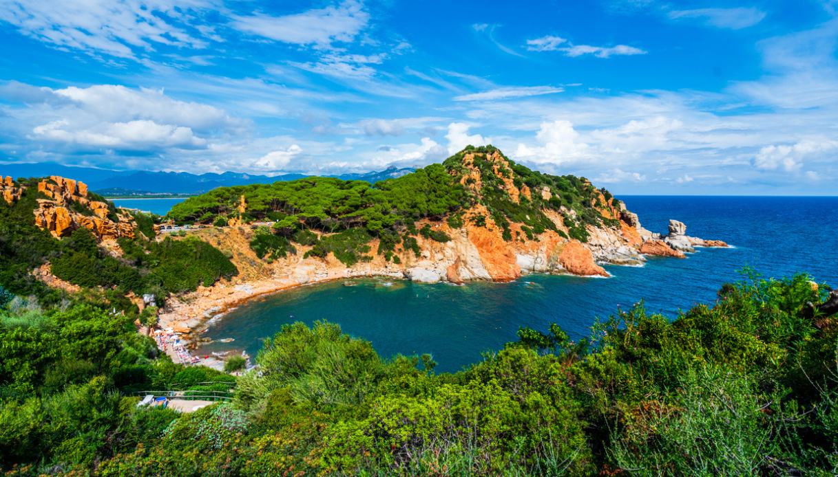 Tra sfumature di fuoco e mare: le pazzesche Rocce Rosse di Arbatax, il monumento naturale dell’Ogliastra