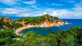 Tra sfumature di fuoco e mare: le pazzesche Rocce Rosse di Arbatax, il monumento naturale dell’Ogliastra