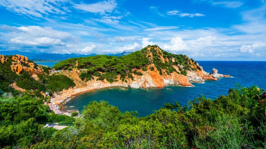 Tra sfumature di fuoco e mare: le pazzesche Rocce Rosse di Arbatax, il monumento naturale dell’Ogliastra