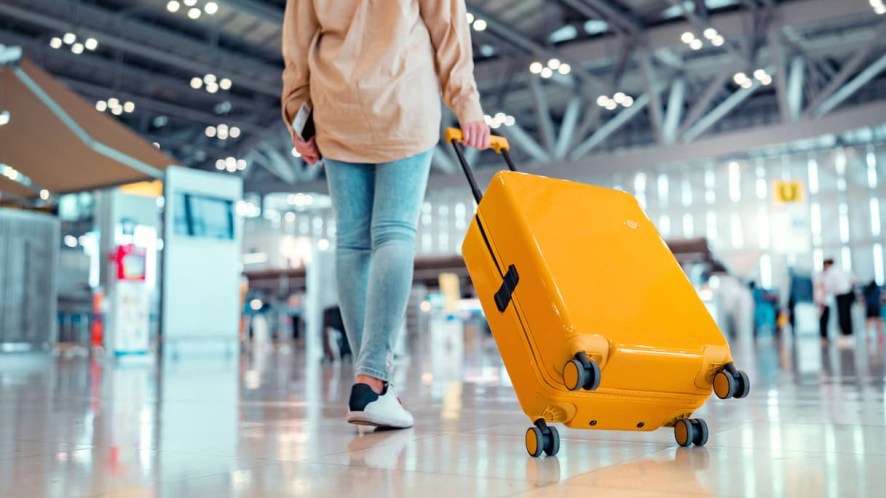 Truffa del bagaglio fuori misura: cosa sta succedendo in aeroporto ai passeggeri