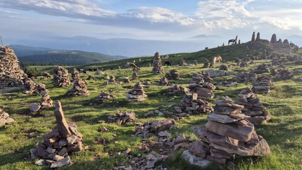Boom degli ‘omini di pietra’ in montagna: scatta l’allarme in Alto Adige