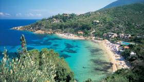 Qui il mare cambia colore a ogni ora: le bellissime (e sempre diverse) spiagge dell’Isola del Giglio