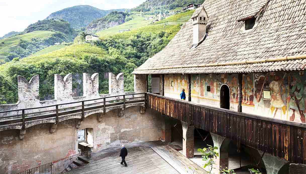castel-roncolo-affreschi-esterni