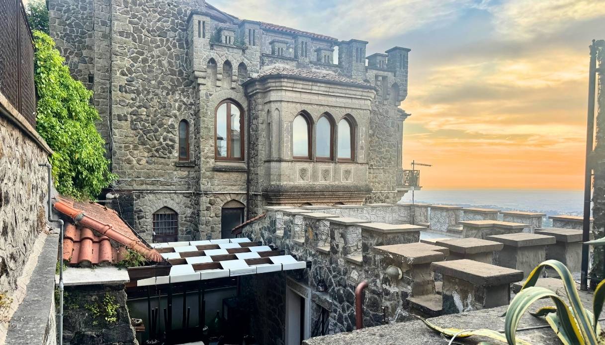 Gli esterni del Castello De Farro