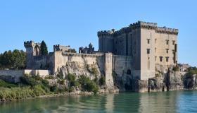Ben 600 anni di storia tra principi, prigioni, arte e panorami che abbracciano la Provenza: il Castello di Tarascon