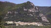 Cesi è il borgo umbro che custodisce il segreto della montagna che respira