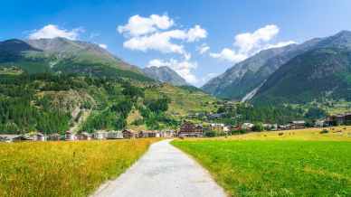 Dove andare in montagna ad agosto: le destinazioni più belle per una vacanza al fresco