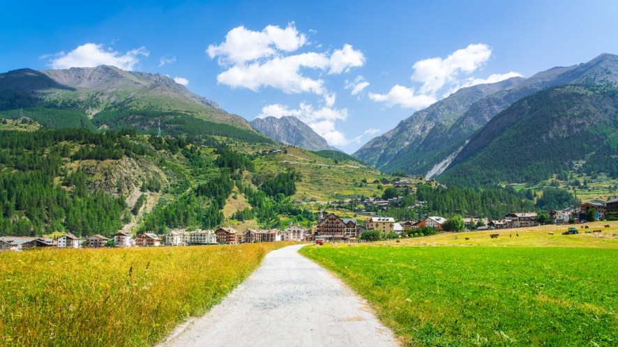 Dove andare in montagna ad agosto: le destinazioni più belle per una vacanza al fresco