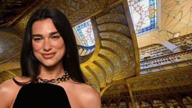 In una delle librerie più belle del mondo Dua Lipa ha aperto la “biblioteca dei libri proibiti”