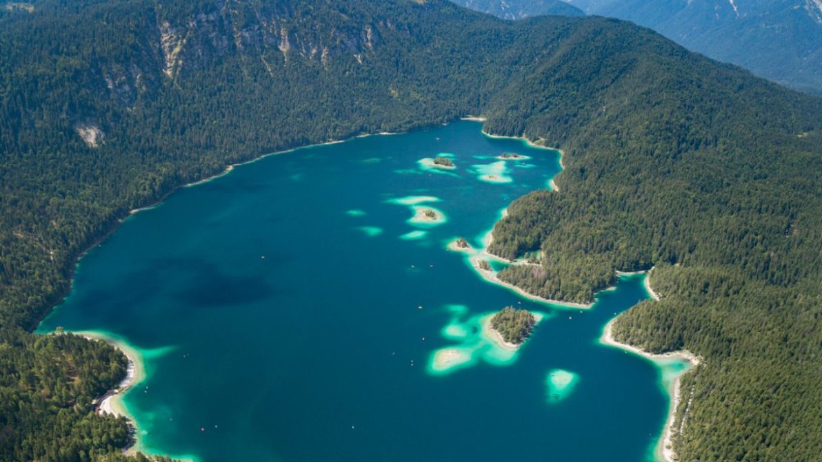 I Caraibi d’Europa sono tra le montagne: allo scoperta del Lago Eibsee, gioiello della Baviera