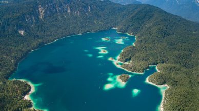 I Caraibi d’Europa sono tra le montagne: allo scoperta del Lago Eibsee, gioiello della Baviera