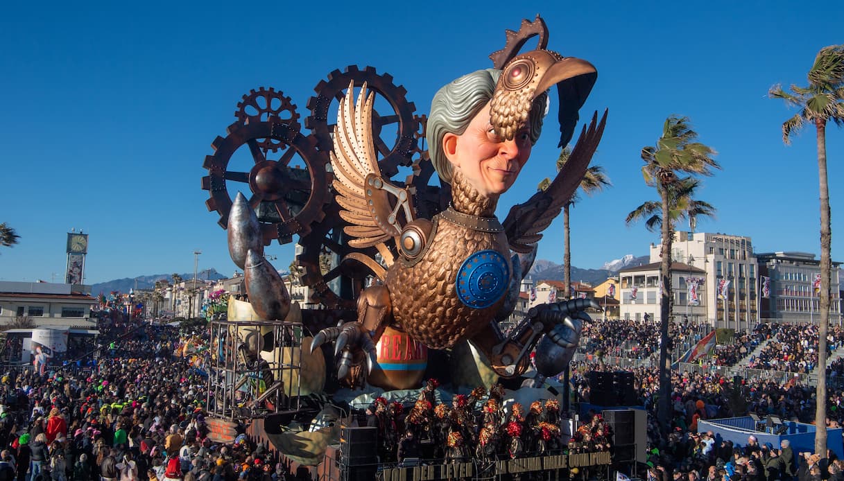 Gallina dalle uova d'oro, carro, Viareggio