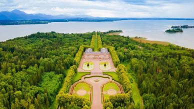 L’isola del Re delle Fiabe nel cuore del Chiemsee: è la splendida Herrenchiemsee
