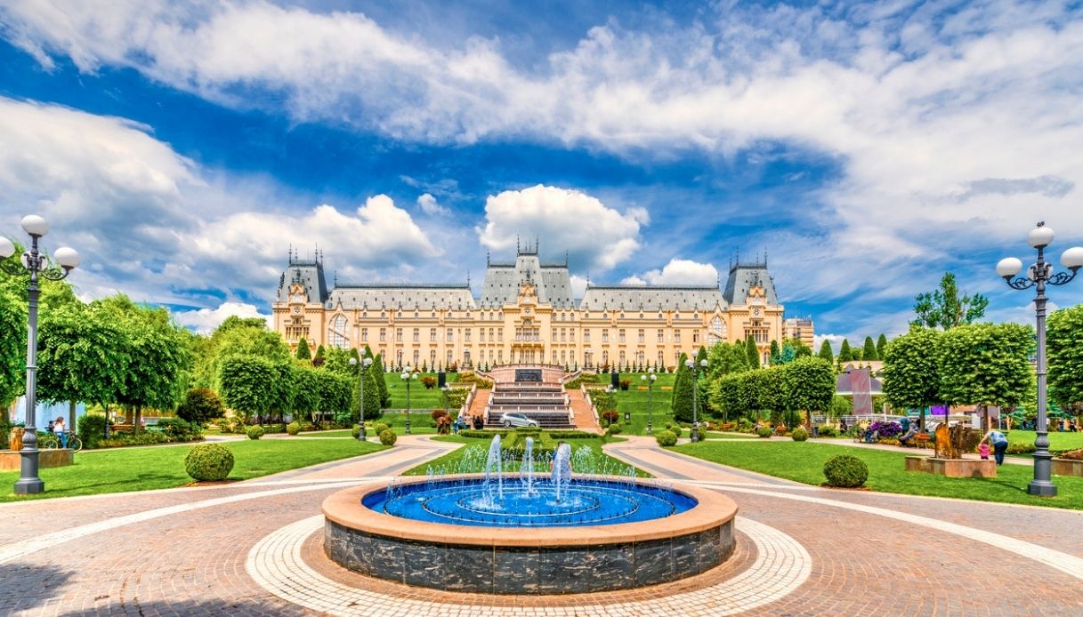 Piazza centrale nel comune di Iasi