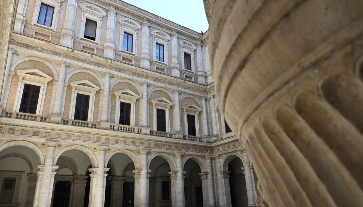 Cortile interno di Palazzo Farnese a Roma