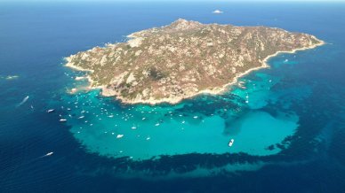 Isola di Molara, il gioiello segreto della Sardegna tra piscine turchesi e natura selvaggia