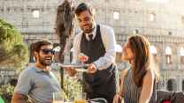 Regole a tavola in Italia: la BBC spiega agli stranieri gli errori da non commettere in vacanza