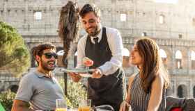 Regole a tavola in Italia: la BBC spiega agli stranieri gli errori da non commettere in vacanza