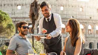 Regole a tavola in Italia: la BBC spiega agli stranieri gli errori da non commettere in vacanza