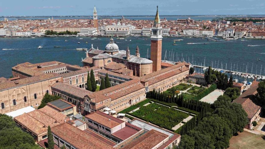 Rinasce il Labirinto di Borges, il capolavoro verde di Venezia torna ad aprire