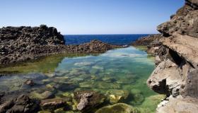 La piscina naturale custodita dalle ninfe: storia, miti e segreti del Laghetto delle Ondine a Pantelleria