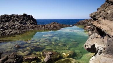 La piscina naturale custodita dalle ninfe: storia, miti e segreti del Laghetto delle Ondine a Pantelleria