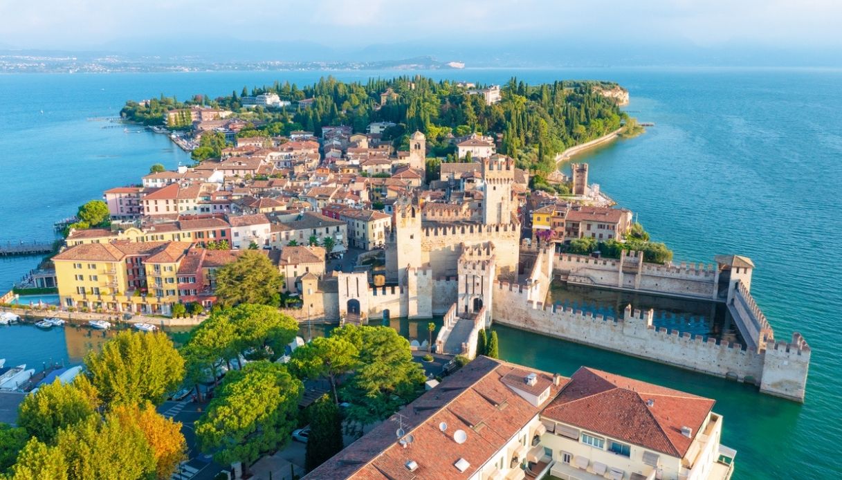 Il Lago di Garda fa il giro del mondo e finisce su Forbes: svelato il suo lato più sorprendente