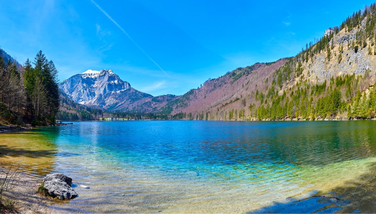 I due limpidi laghi alpini ricchi di storia imperiale, flora selvatica e sentieri unici: Langbathseen